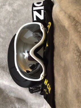ZIONOR~White Snowboard Ski Goggles~Silver Mirrored Lens~UV Protection